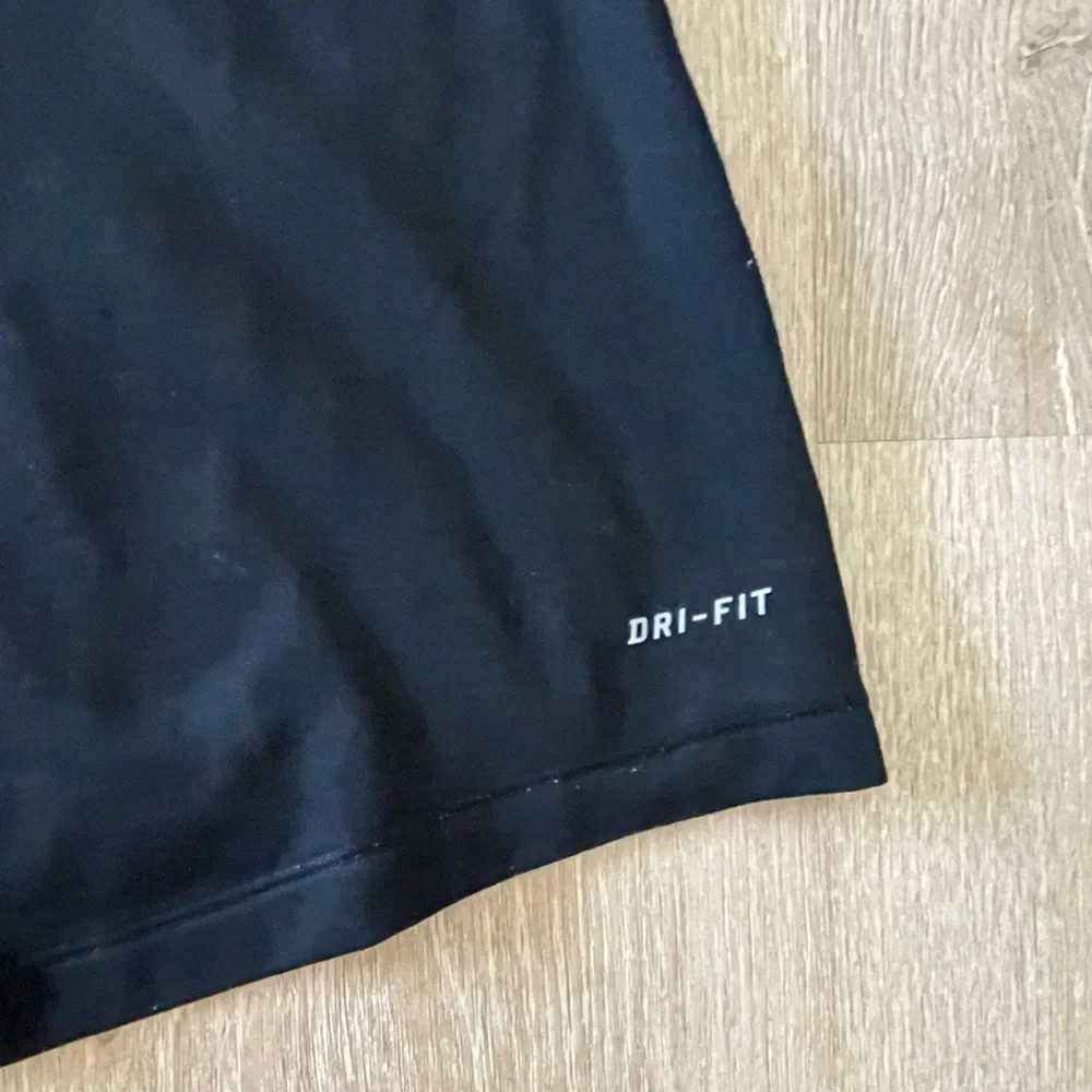 Nike Dri-Fit Quarter Zip - Picture 7 of 8